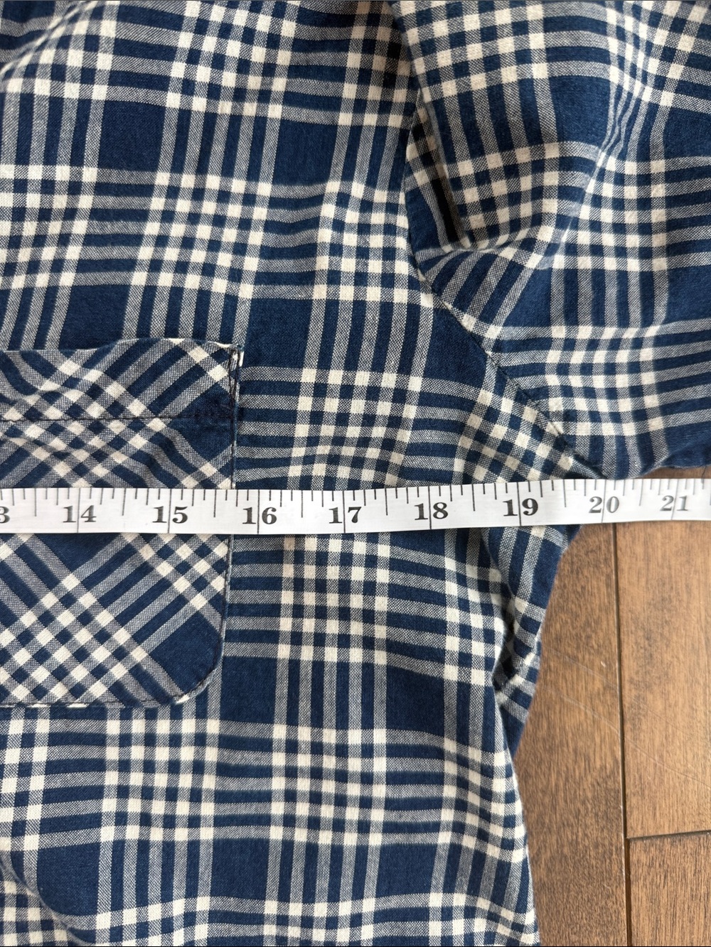 Soft Joie Wonen’s Navy and White Plaid Button-Down Shirt - Picture 6 of 7